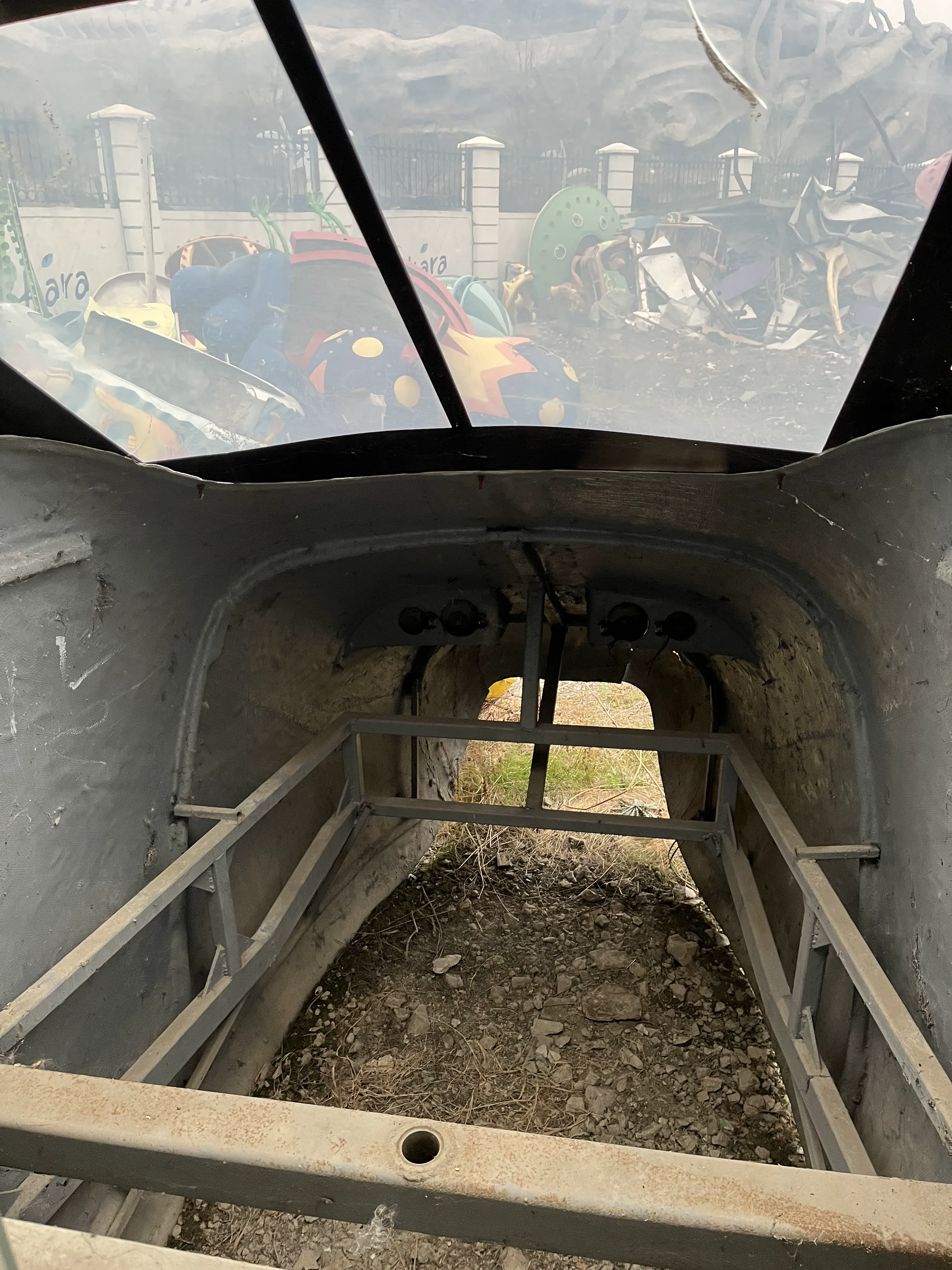 Monorail vagon içi - kırık